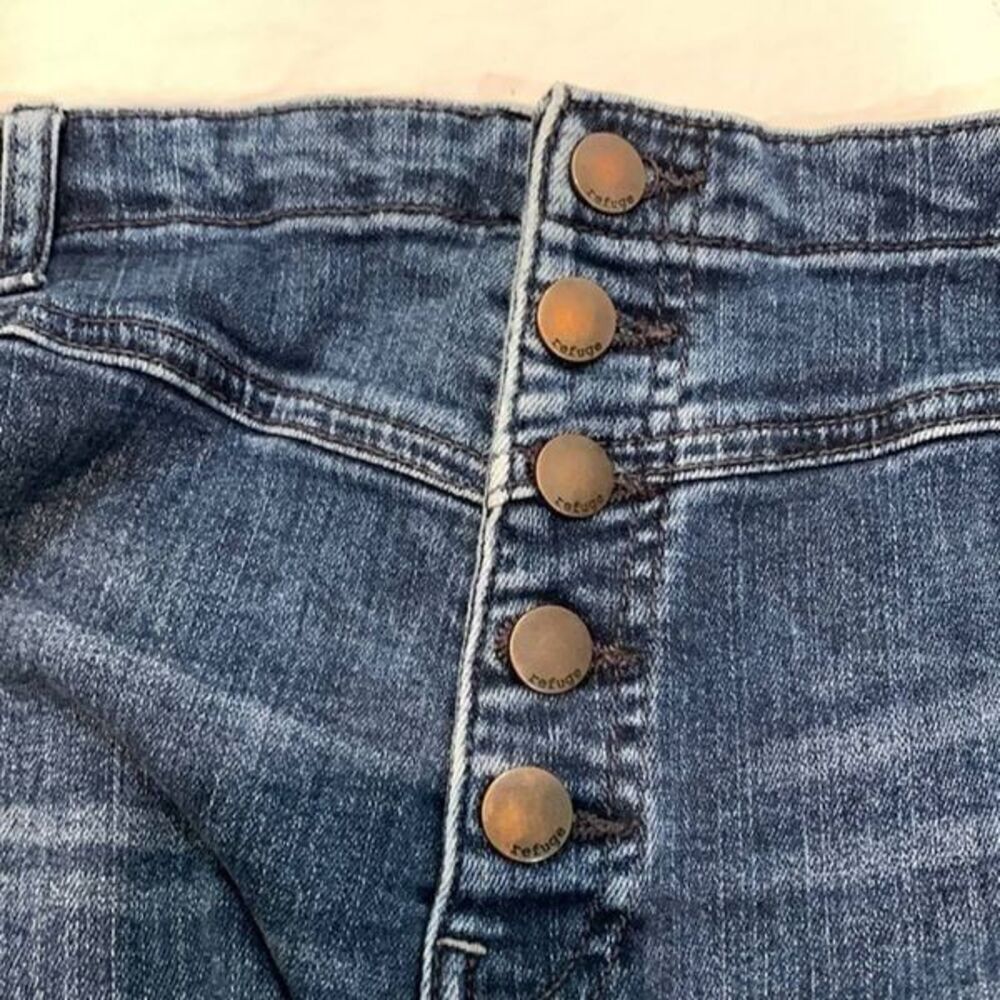 Refuge 5 button jeans size 16